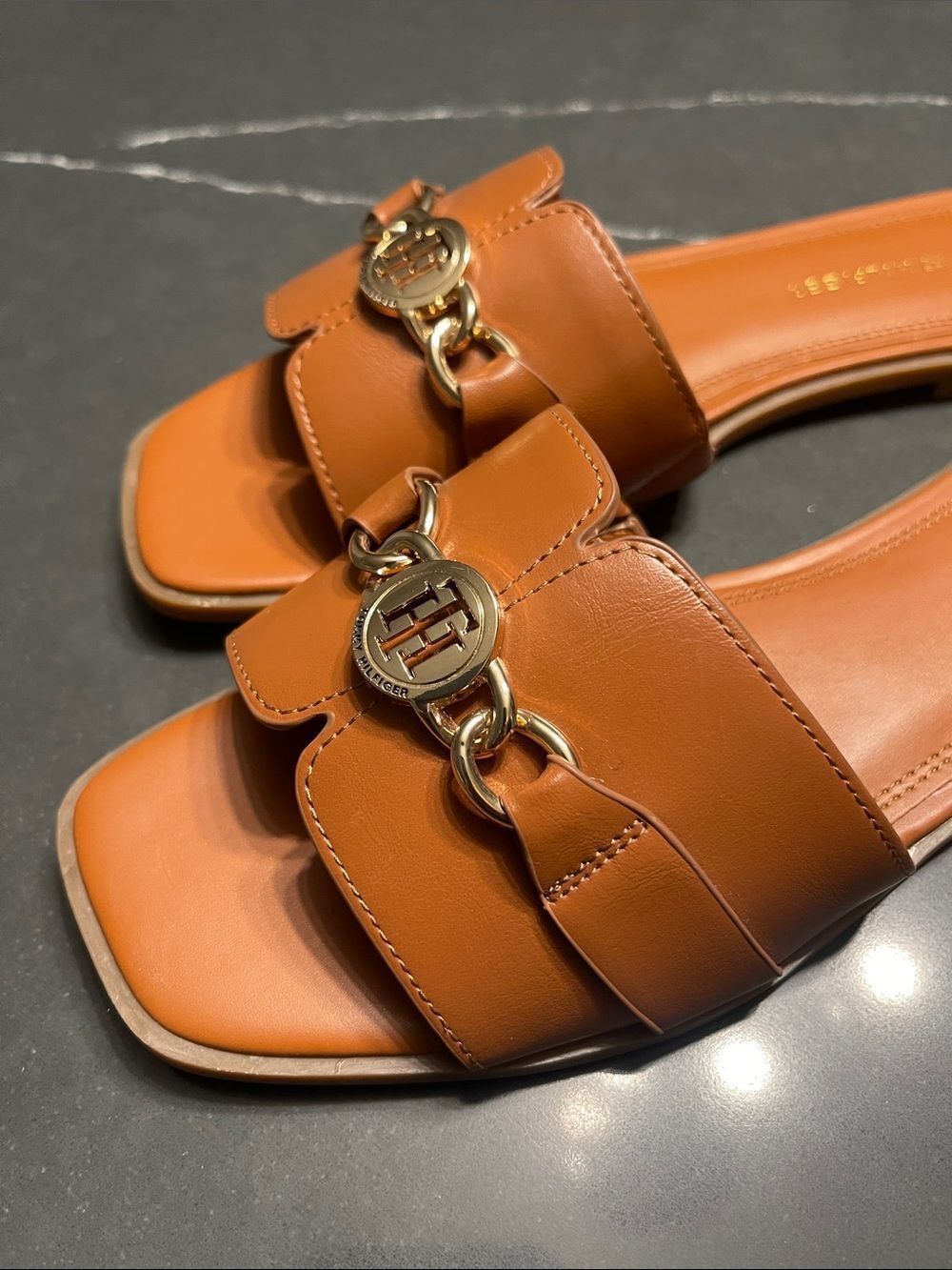 Tommy Hilfiger Brown Leather Slide Sandals with Gold Chain Logo *New without box - Picture 3 of 8